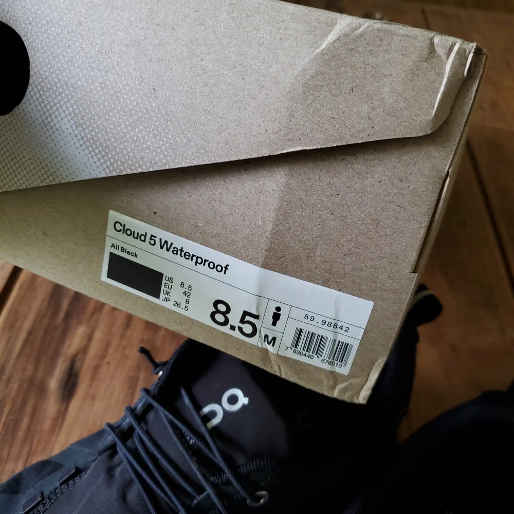 On Running Cloud 5 Waterproof all Black Men's Sneaker Size 8.5
